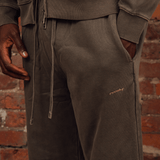 <transcy>Graue, zulaufende Jogginghose</transcy>