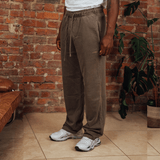 <transcy>Graue, zulaufende Jogginghose</transcy>