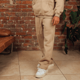 <transcy>Graue, zulaufende Jogginghose</transcy>